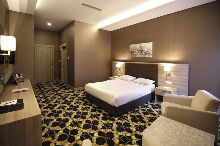 Room 7 of 13