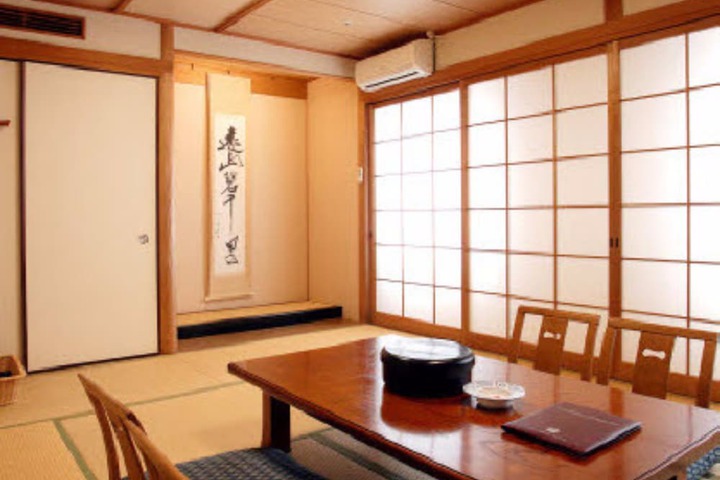 Room 9 of 42