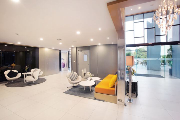 Entrance & Lobby