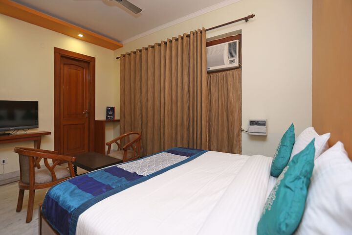Room 12 of 20