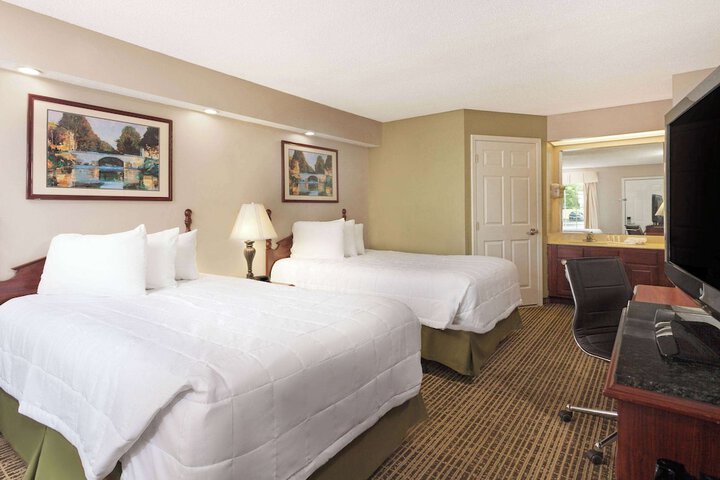 2 Double Beds (10 of 10)