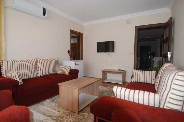 Room 6 of 9