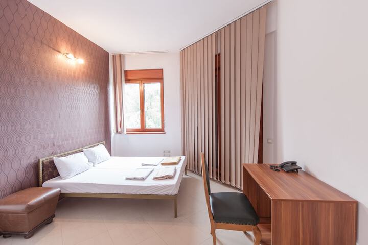 Room 10 of 43
