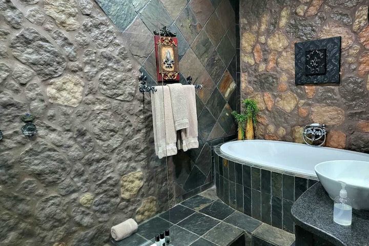 Room 42 of 73