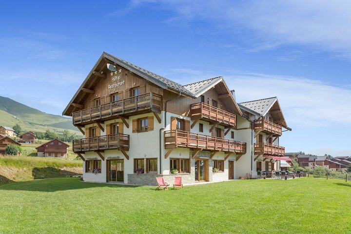 Chalet-Hôtel Le Beausoleil The Originals Relais (Hotel-Chalet de Tradition) in Fontcouverte-la-Toussuire
