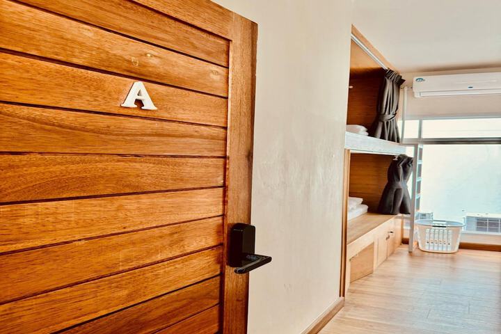 Room 5 of 32
