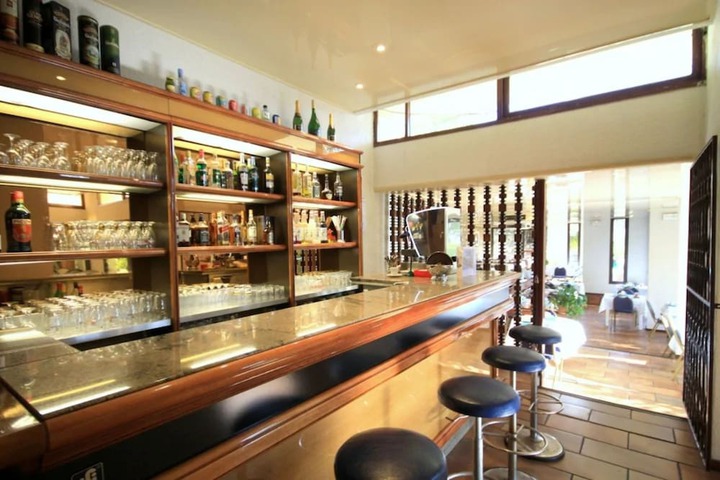 Lounge 31 of 48