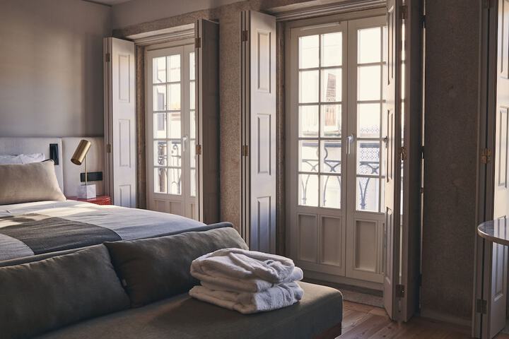 Room 8 of 159