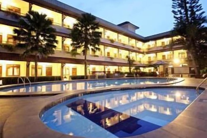 Pool Hotel