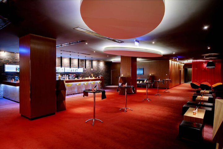 Lounge 117 of 140