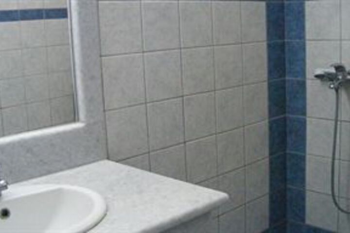 Room 4 of 34