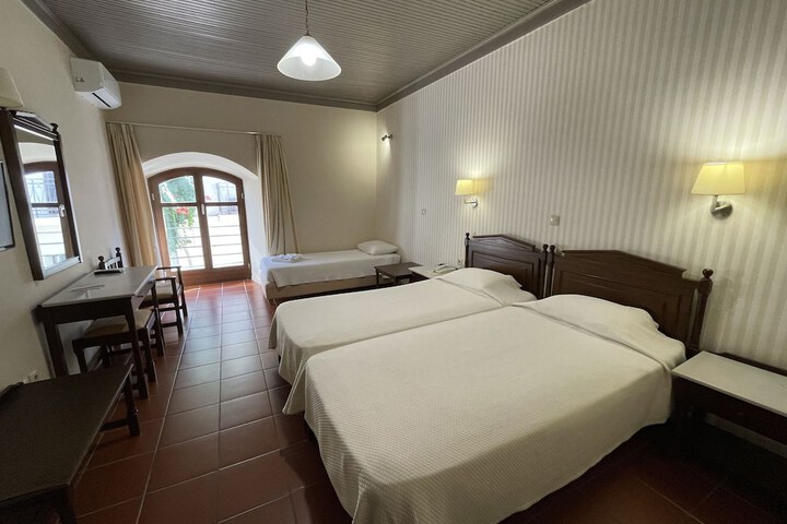 Room 9 of 33