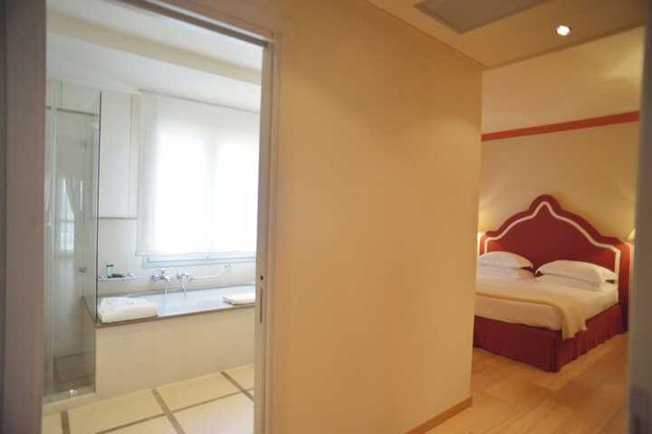 Room 29 of 216