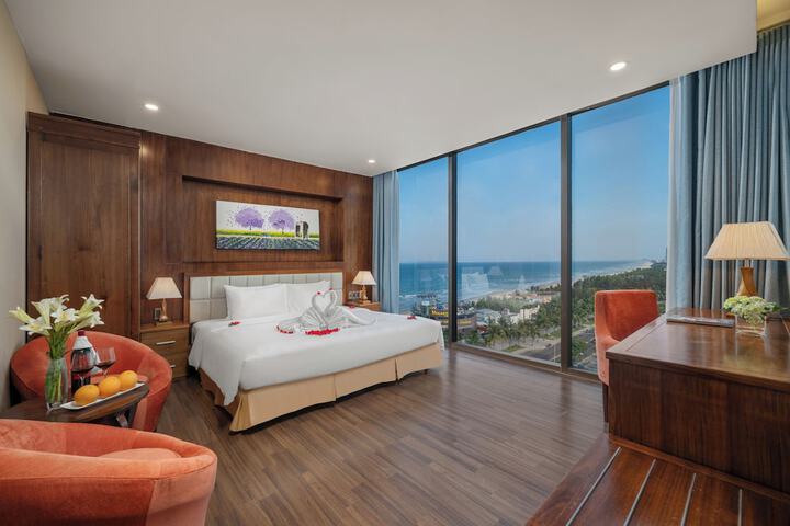 Room 25 of 104