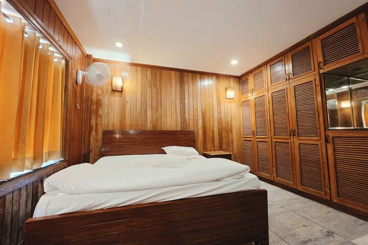 Room 43 of 181
