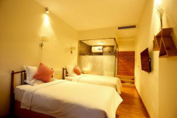 Room 27 of 42