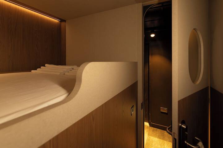 Room 4 of 11