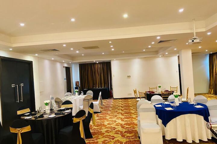 Ballroom/Hall 81 of 86