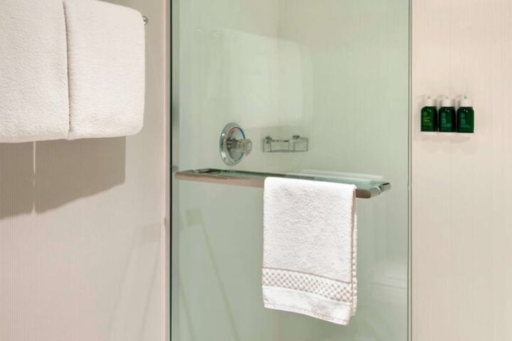 Deluxe 2 Double Beds Hearing Accessible (4 of 6)