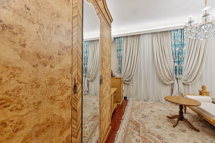 Room 9 of 67