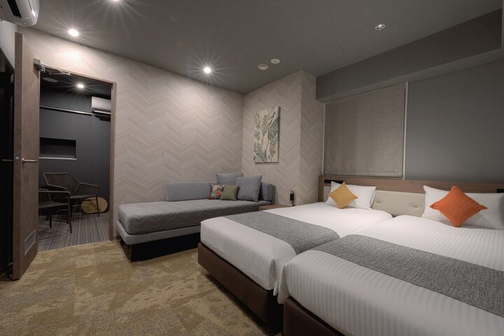 Room 28 of 48