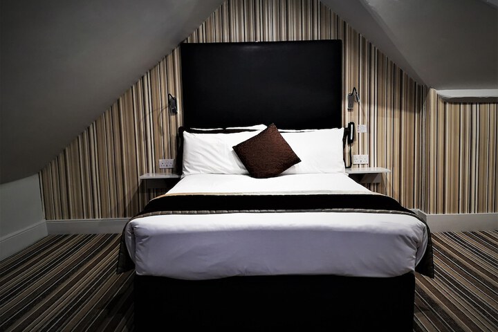 Room 33 of 219