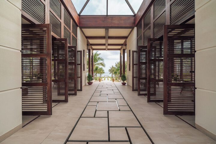 Entrance & Lobby