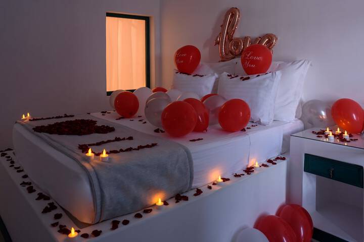 Room 18 of 136