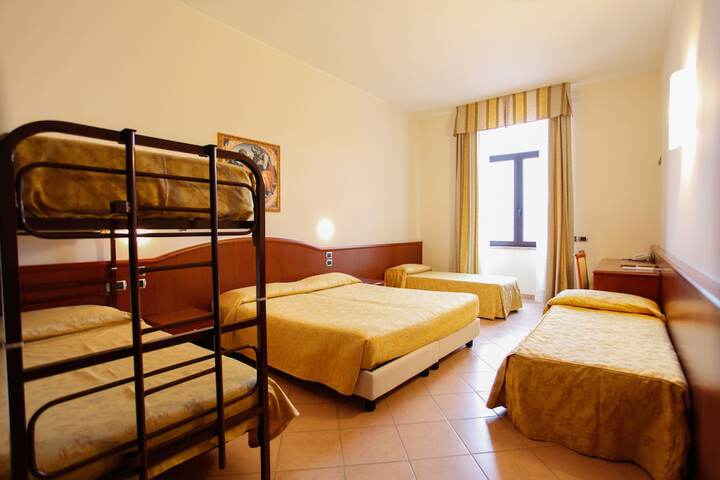 Room 28 of 74