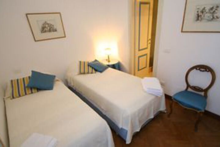 Room 8 of 18