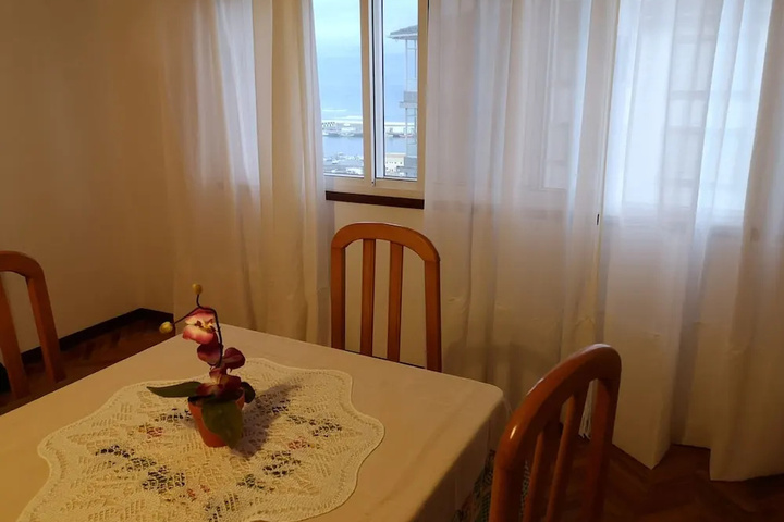 Room 4 of 11