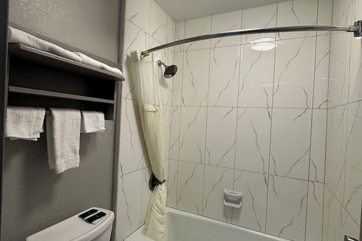 Room 17 of 19