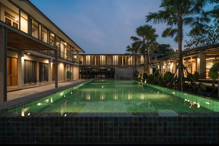 Hotel Pool