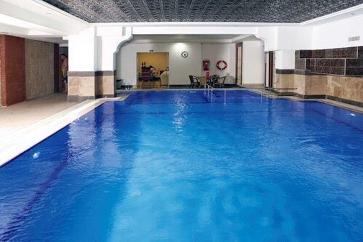 Pools & Facilities