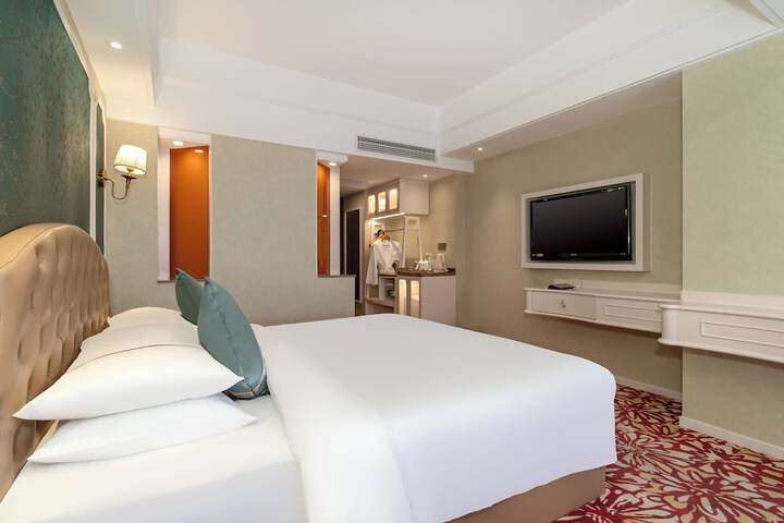 Room 9 of 39