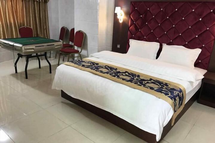 Room 16 of 42