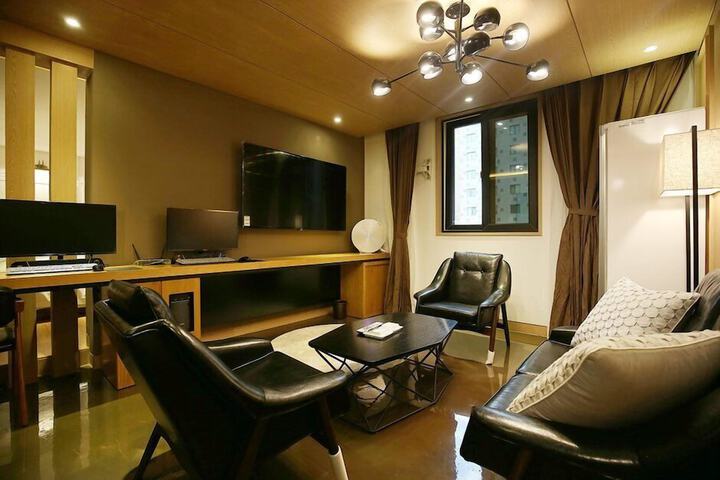 Room 42 of 83