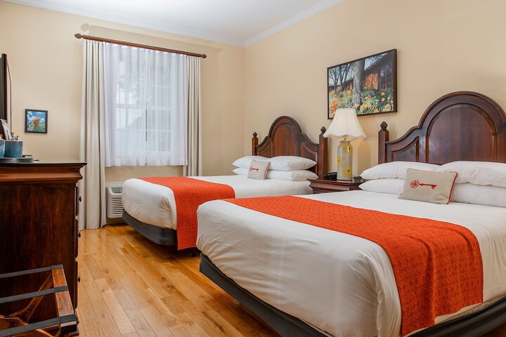 Double Deluxe King Bed (11 of 14)