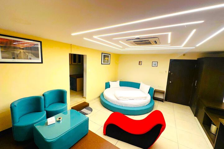 Room 5 of 27