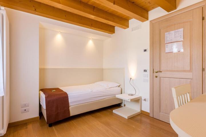 Room 10 of 52