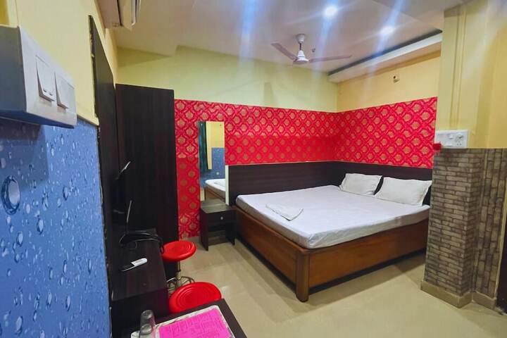 Room 6 of 14