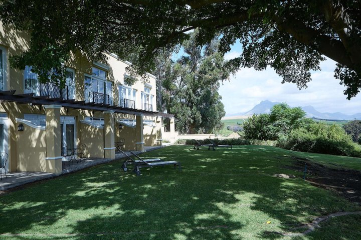 Hotel Exterior 74 of 86