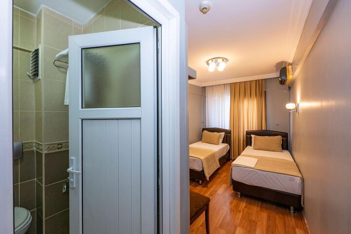 Room 16 of 21