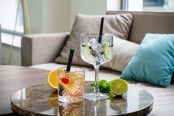 Lounge 52 of 68