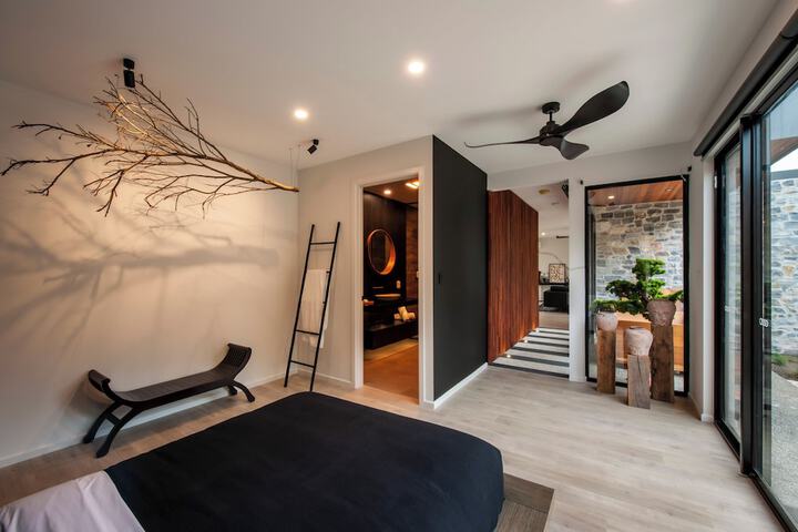 Room 8 of 33