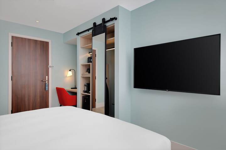 Room 41 of 83
