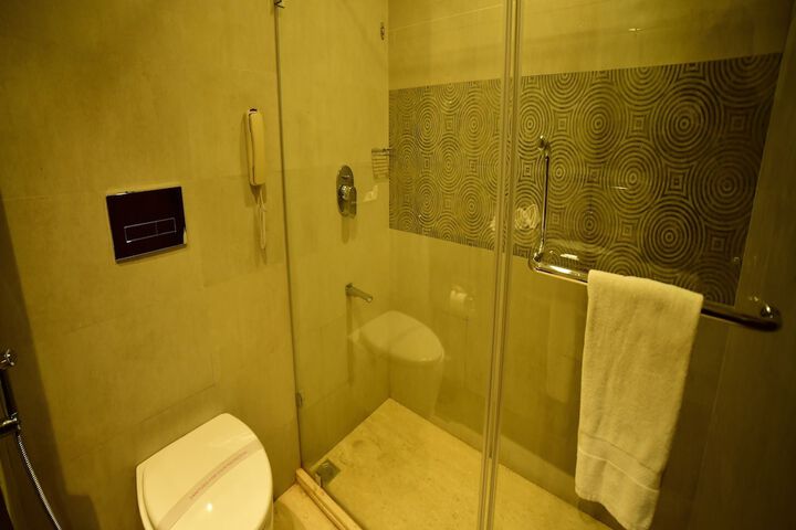 Room 10 of 17