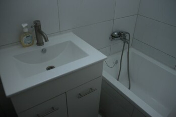 Room 7 of 49