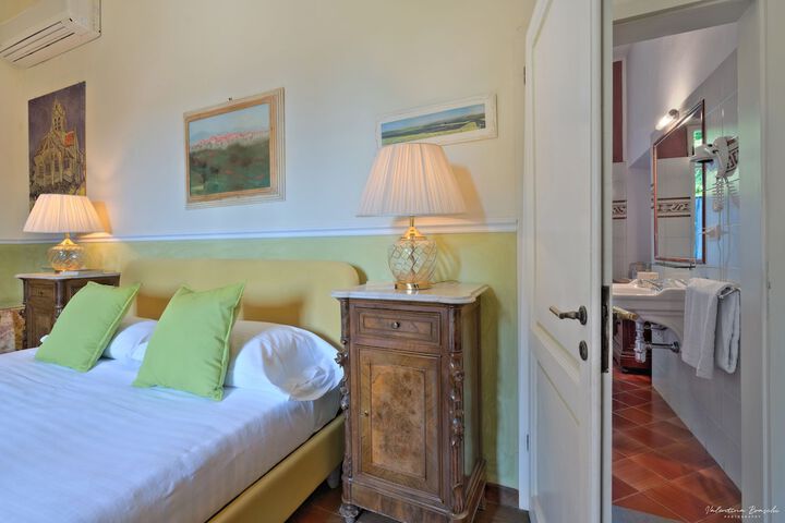 Room 10 of 78