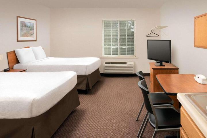 2 Double Beds (1 of 5)